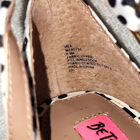 Women's Betsey Johnson - Picture 5 of 6